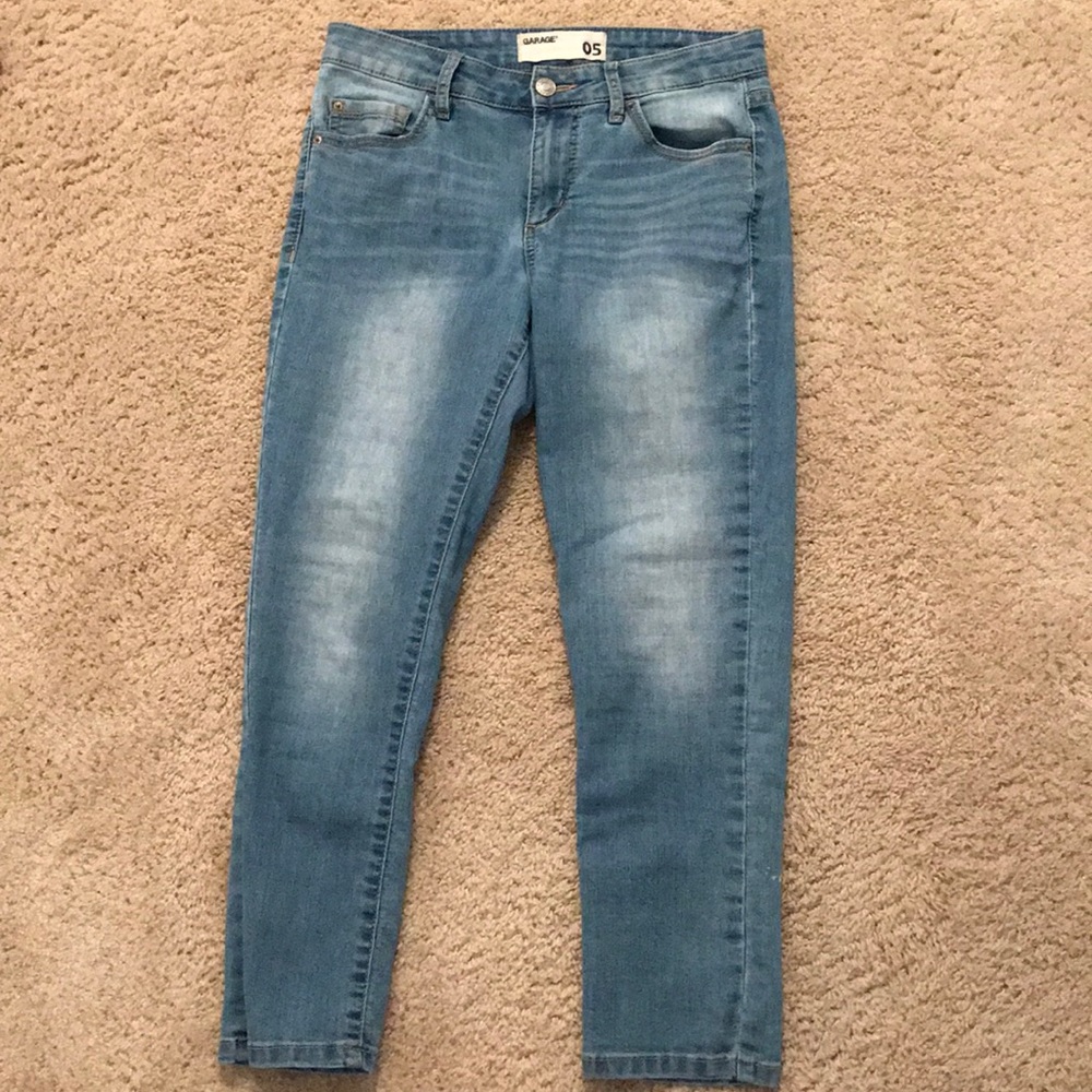 Size 5 Garage Light Wash Jean Capris